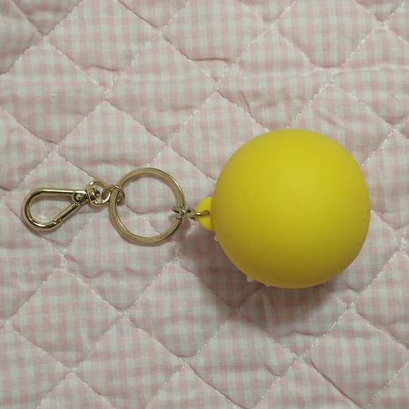 Bath & Body Works Kissy Emoji Pocketbac Holder Keychain / Bag Charm - Picture 2 of 4